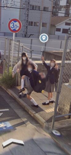 荒ぶる鷹のポーズwww　Googleストリートビューに写る制服JKふぇち　part2